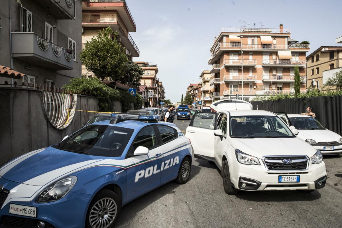 Roma, rapina a mano armata in una gioielleria di viale Eritrea: caccia ai banditi in fuga