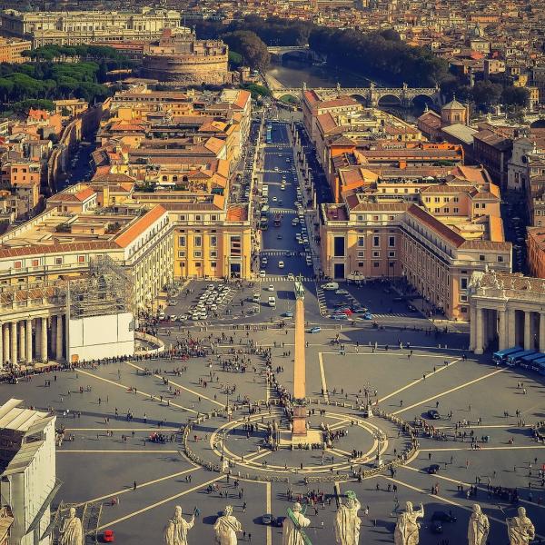 L’effetto ottico di piazza San Pietro: cosa fare per vederlo