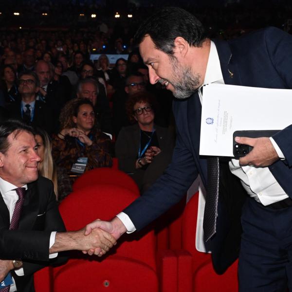 Elezioni Europee 2024, torna l’asse giallo-verde. Salvini: “No all’esercito unico Ue”. Conte: “Sì alla transizione ecologica, no a quella militare”