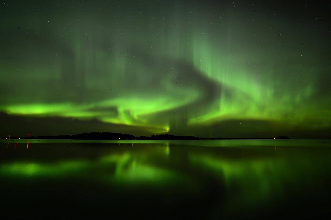 Tempesta solare e aurora boreale: cosa aspettarsi dal ritorno della regione attiva AR3664