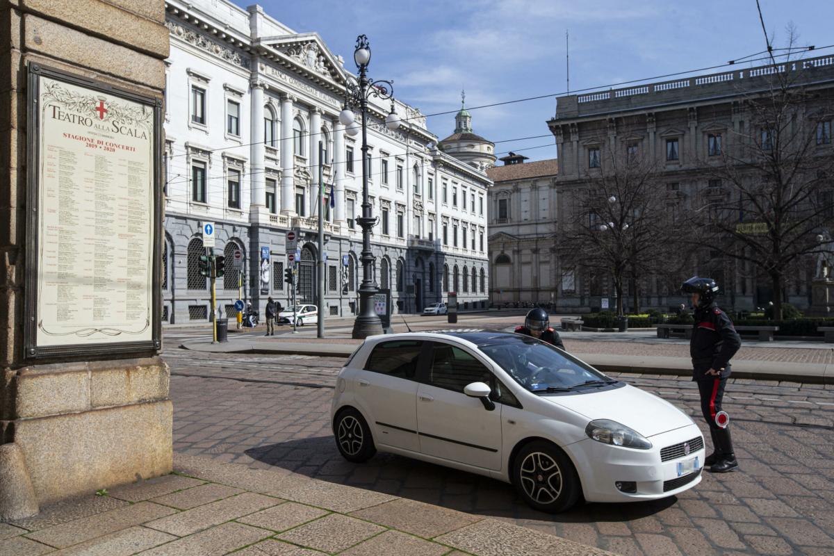 Milano, tentata violenza in Piazza della Scala: arrestato un giovan…