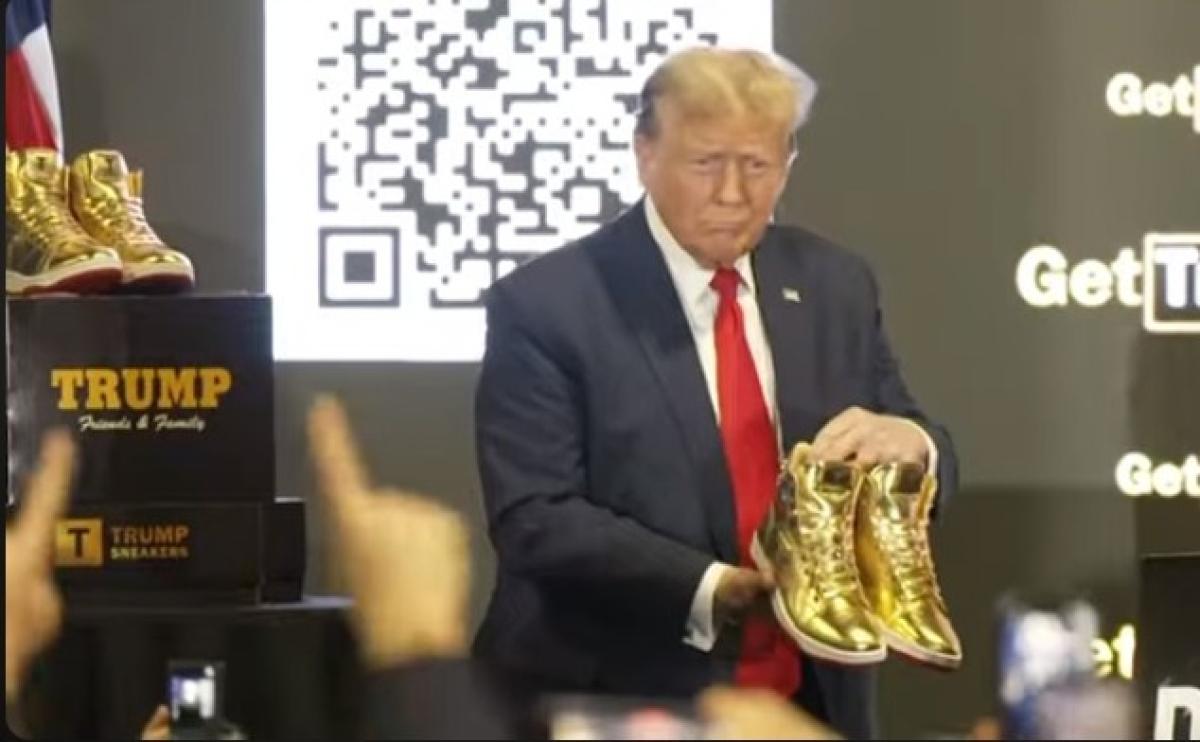 Trump lancia una linea di scarpe da ginnastica: “Sarà un grande successo”