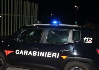 Napoli, Carabinieri seguono un parroco indagato e scoprono un b&b a luci rosse