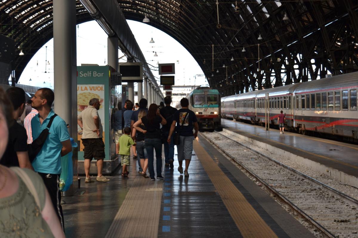 Tragedia sulla ferroviaria Messina-Palermo, una donna è stata inves…