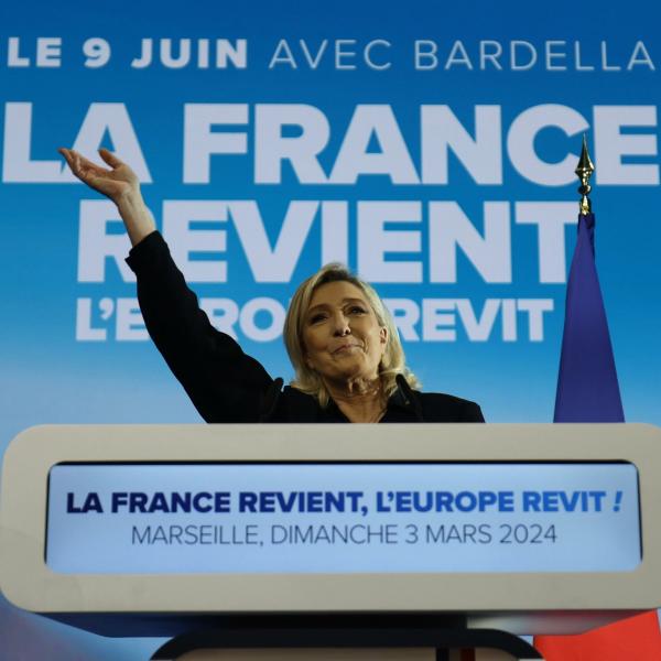 Europee 2024, nei sondaggi Le Pen supera Macron di 13 punti in Francia, l’estrema destra torna a far paura