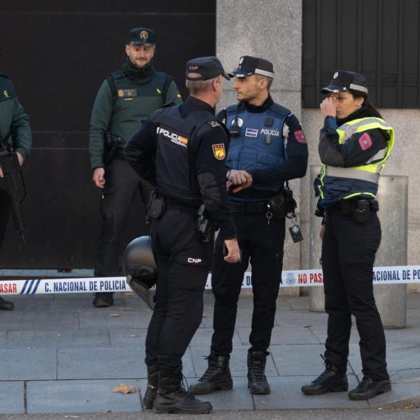 Gli ultras di Atletico Madrid e Real Madrid uniti per pattugliare le strade