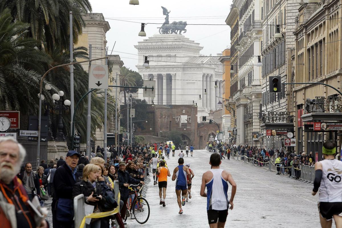 Maratona di Roma 2024, appuntamento al 17 marzo: percorso, orario partenza e costi d’iscrizione