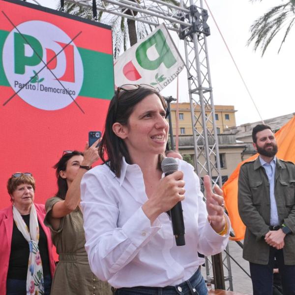 Inchiesta Genova, Schlein in Liguria: “Toti si deve dimettere per opportunità politica” e poi lancia la coalizione per le regionali | VIDEO