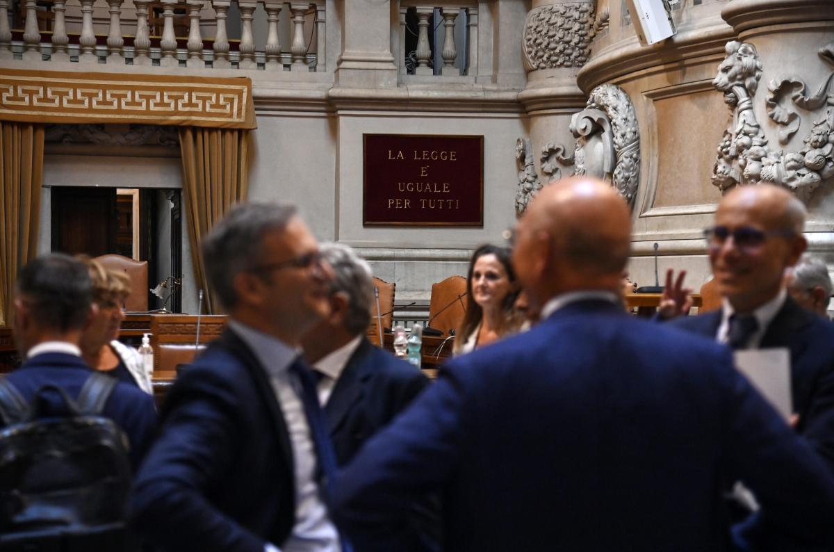 Anm: “L’accusa di Palazzo Chigi colpisce al cuore la magistratura”