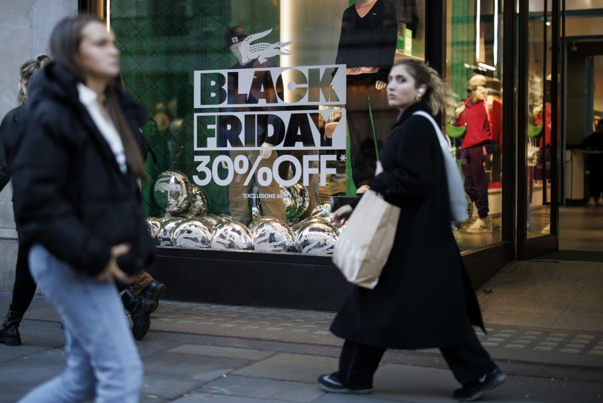 Il Black Friday non fa bene al pianeta: “Raddoppiano le emissioni”