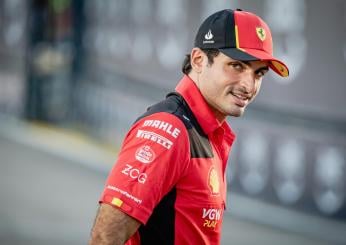 Sainz vince la Netflix Cup ma rompe la coppa: il video