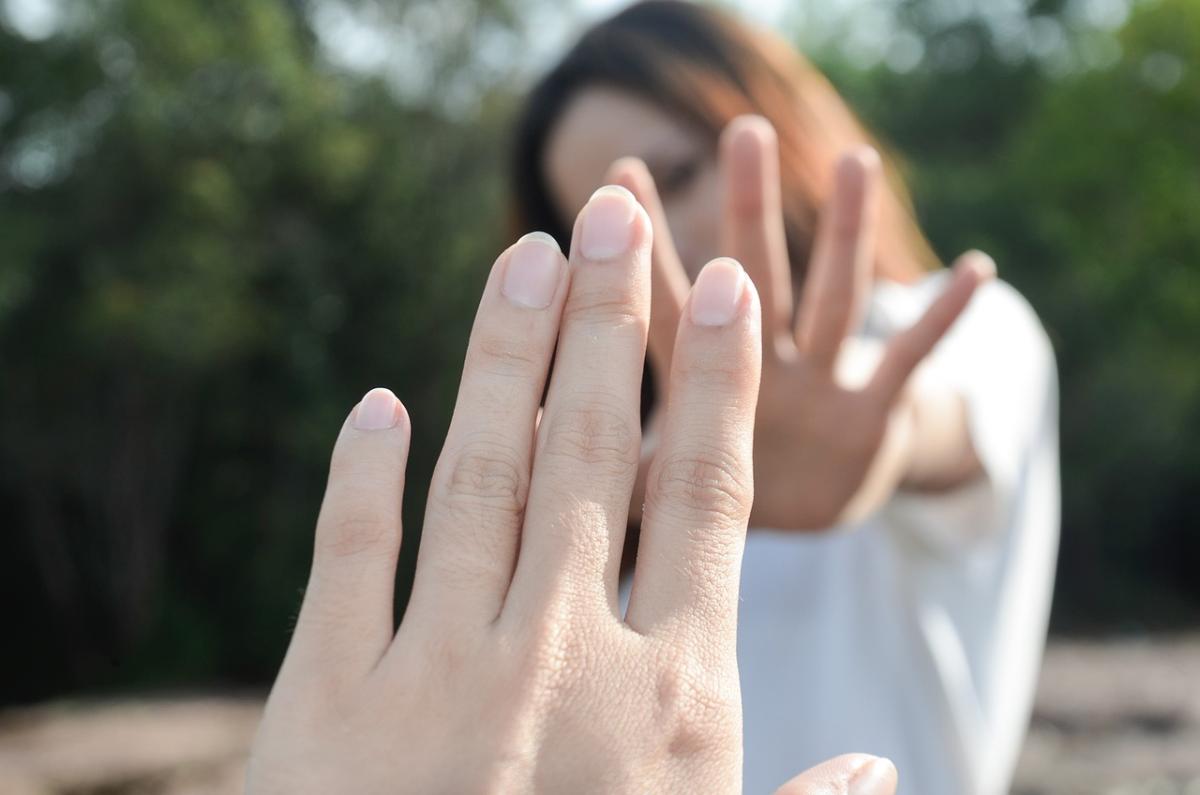 Coppie LAT, amore a distanza: un modello di relazione in crescita che conquista l’Italia e apre a nuove prospettive