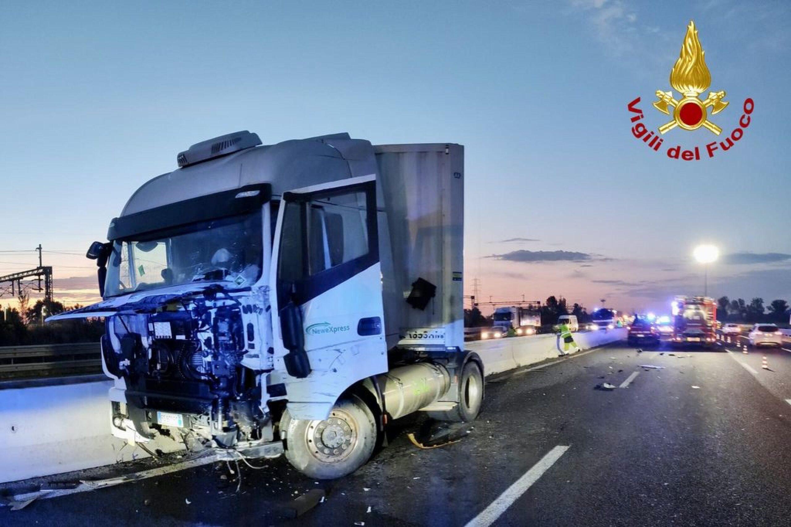 Autostrada A1, incidente del 12 ottobre 2023: tir sbanda e finisce contromano