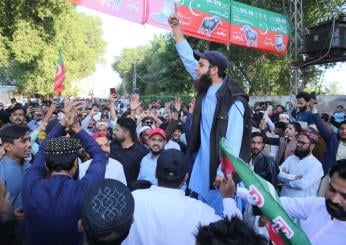 Pakistan, il PTI di Imran Khan vince le elezioni ma non governerà: si oppone l’esercito