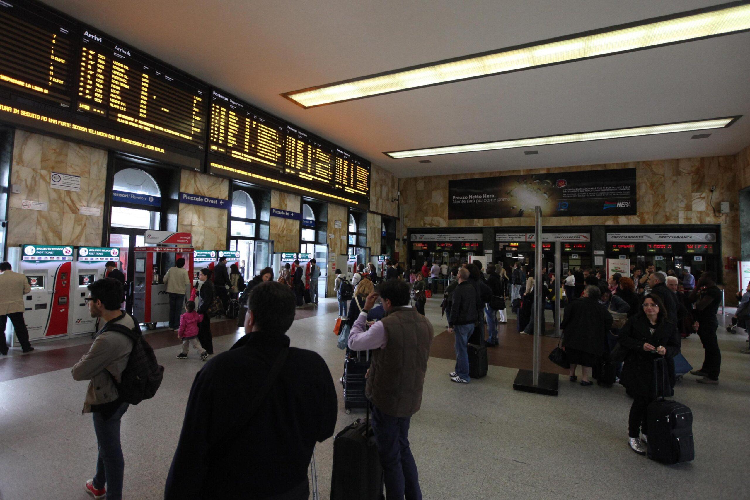 Maltempo in Emilia Romagna, sospesa la circolazione dei treni: ritardi e cancellazioni oggi 19 settembre 2024