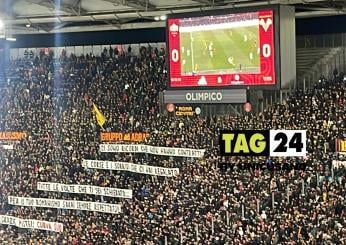 Roma – Verona l’omaggio a  Mourinho con un lungo striscione: “Grazie mister” e tanti cori | FOTO, VIDEO