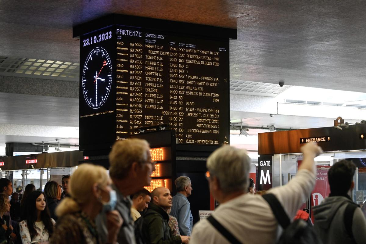 Treni sospesi oggi 26 ottobre 2023: investita una persona sulla lin…