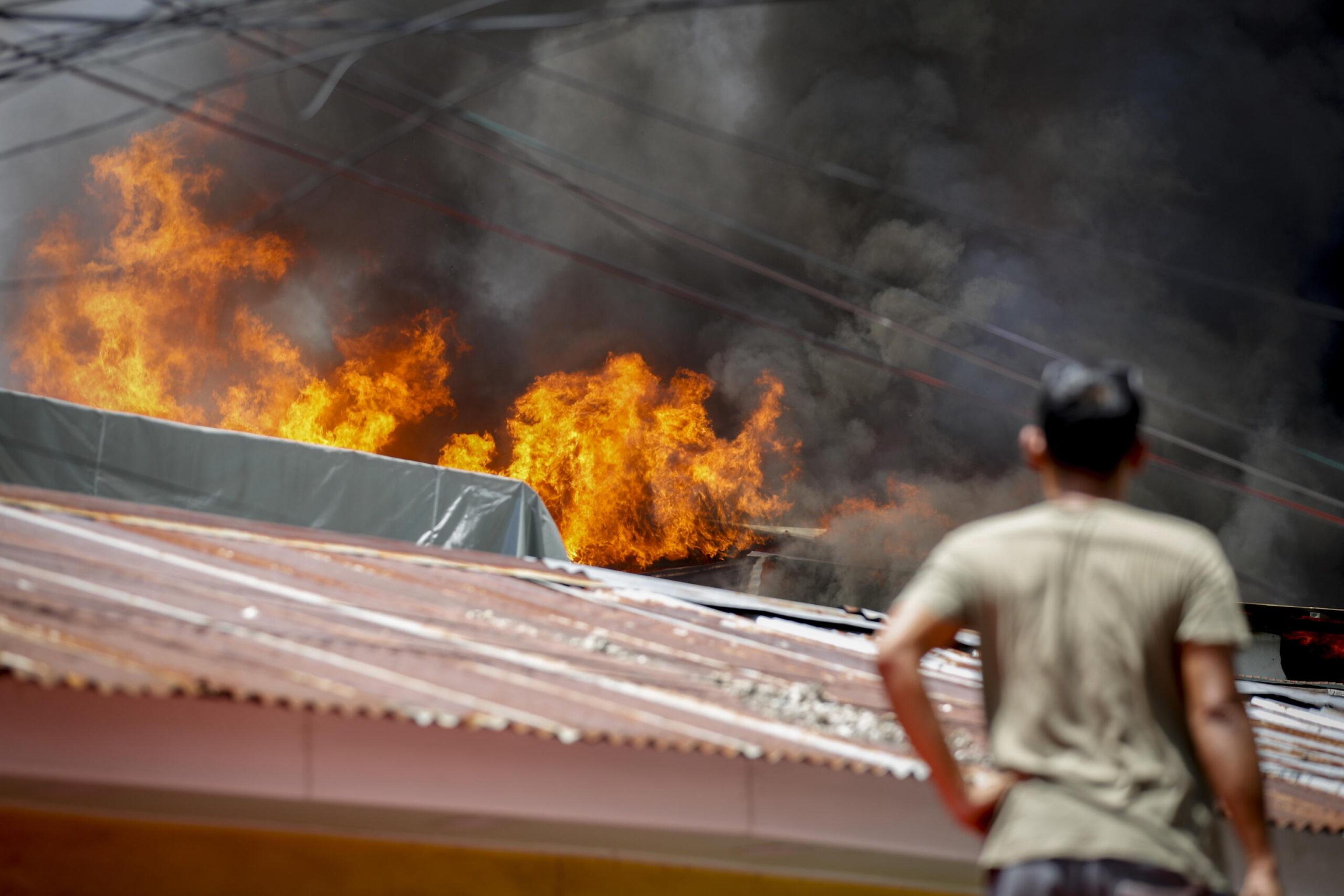 Incendio Origgio oggi, locale Buenavista in fiamme: cortocircuito o atto doloso?