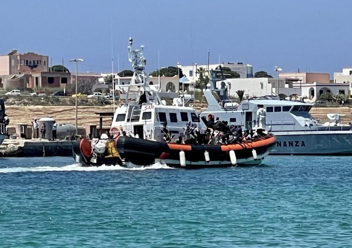 Migranti, nuovo sbarco oggi a Lampedusa: arrivati in 59