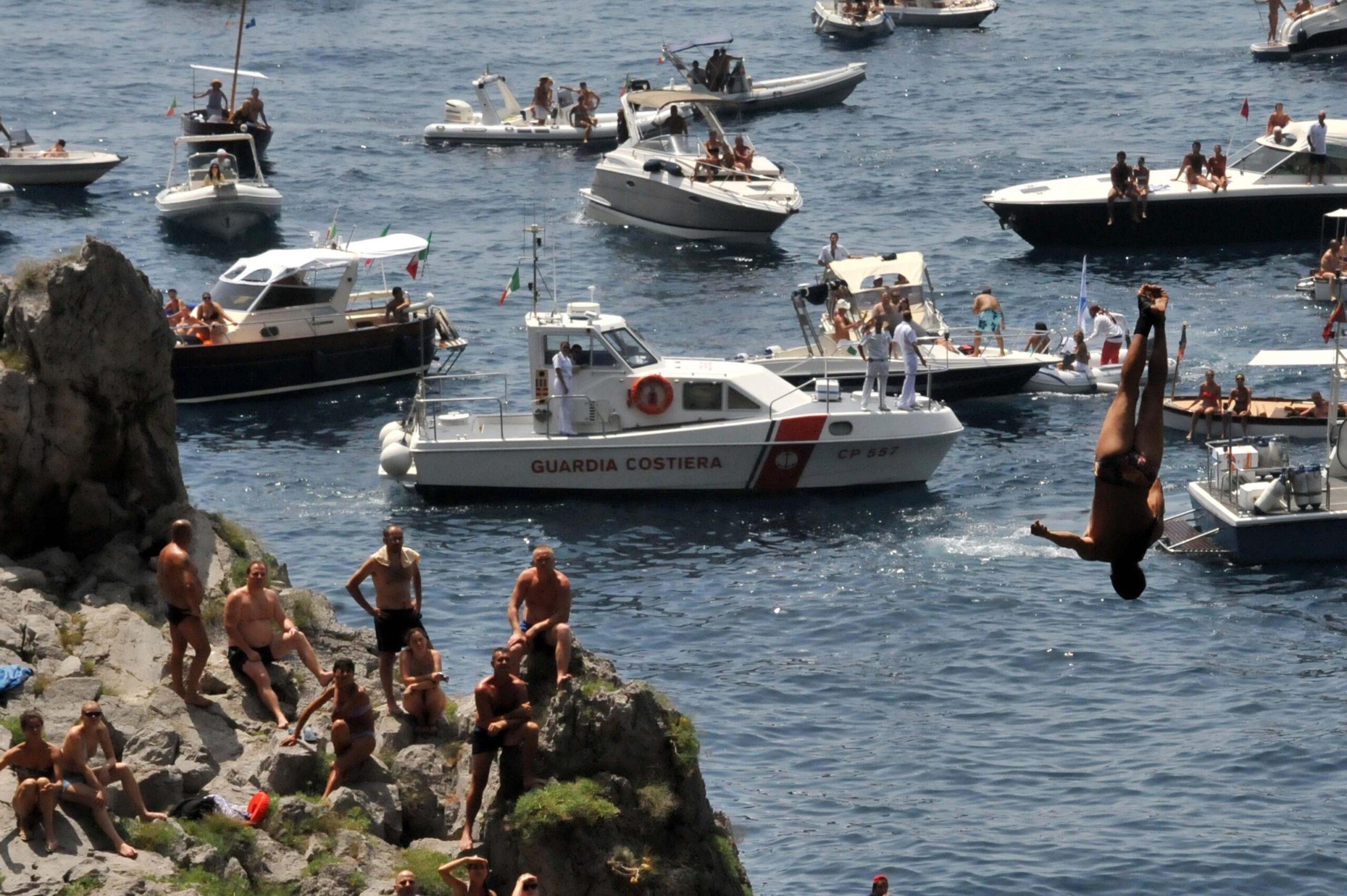 Salerno, tragedia a Cetara: ragazzo finisce tra le eliche di una barca, ferito un altro giovane