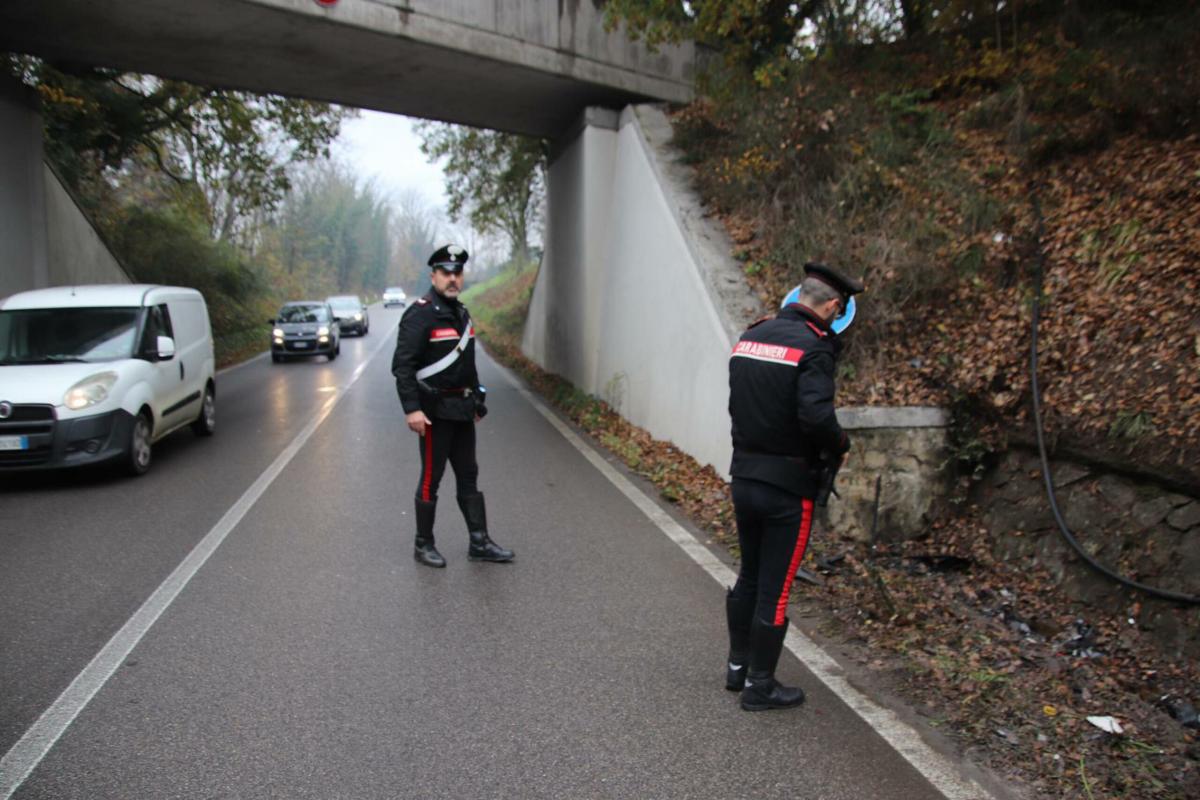 Tragico incidente in galleria sulla SS318 Perugia-Ancona: un morto e un ferito