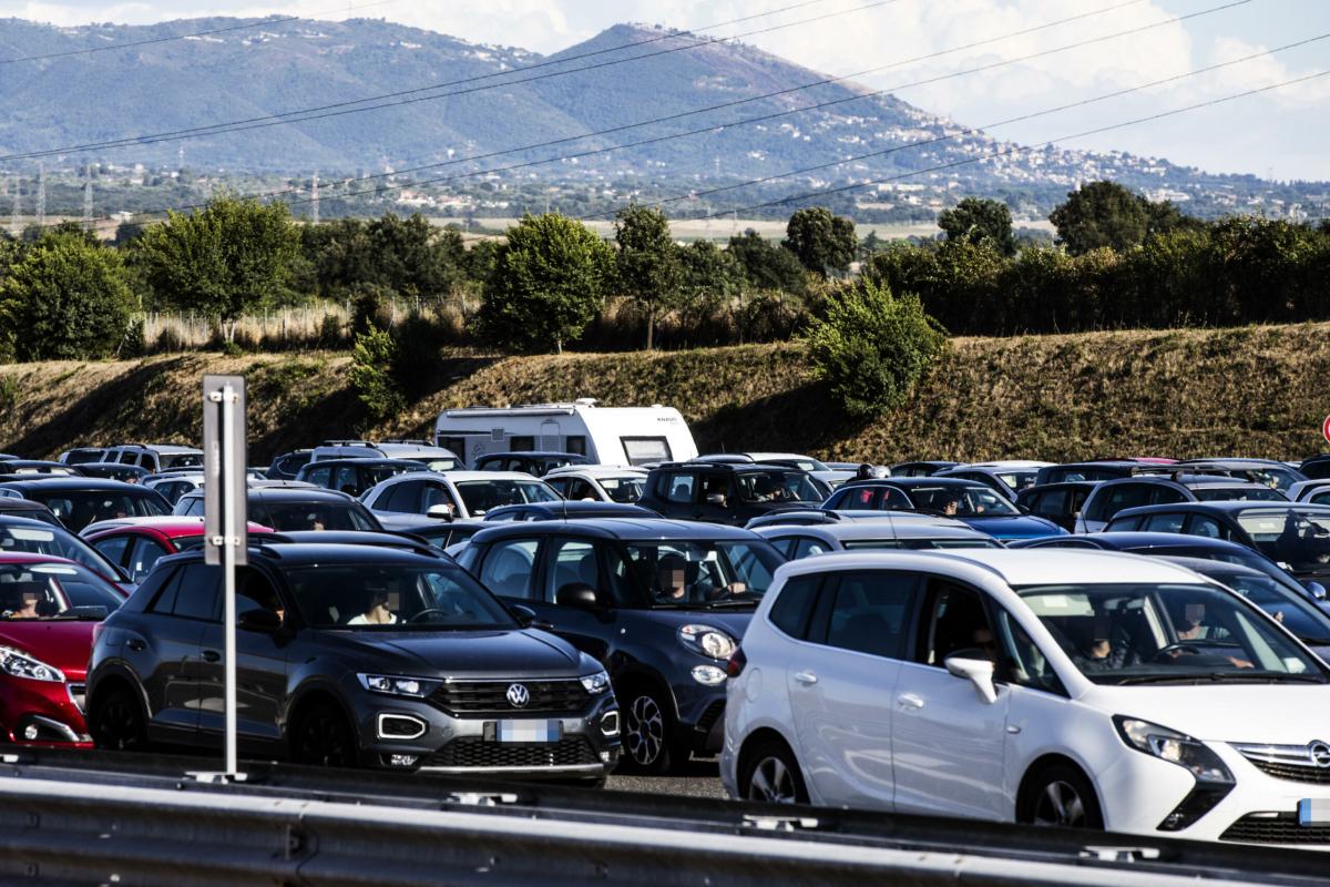 Roma, incidente sull’A24: diversi feriti, traffico in tilt in entrambe le direzioni