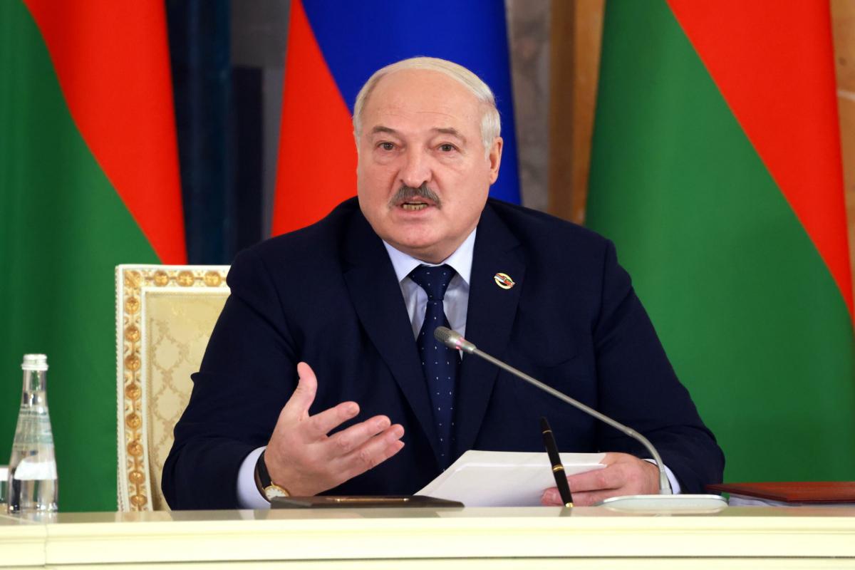 Chi è Aleksandr Lukashenko, il presidente della Bielorussia alleato di Putin