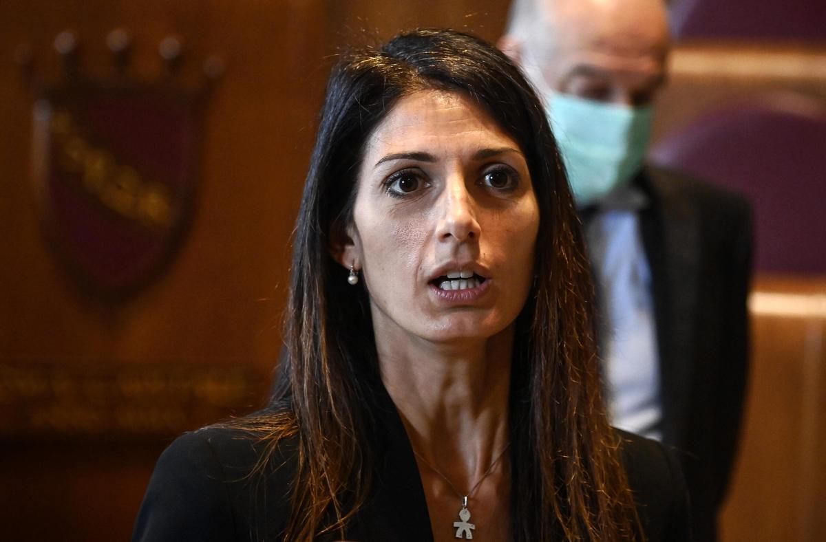 Stop invio armi all’Ucraina: Virginia Raggi appoggia il referendum