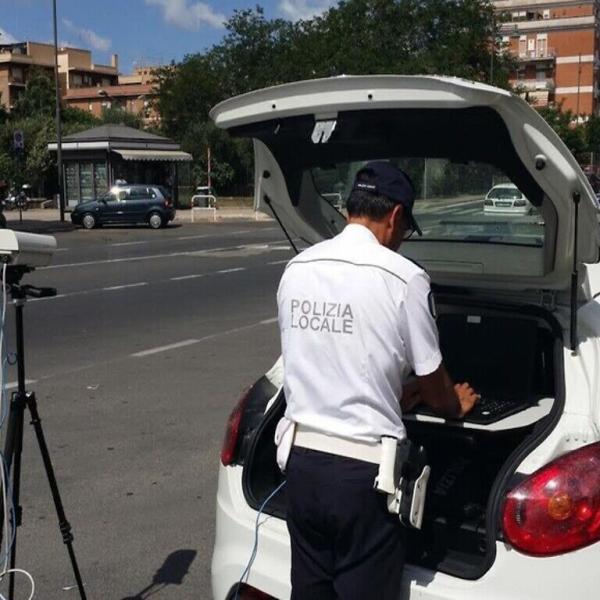 Comune di Milano, concorso per 30 posti di agente di polizia locale: requisiti e invio domanda 2024