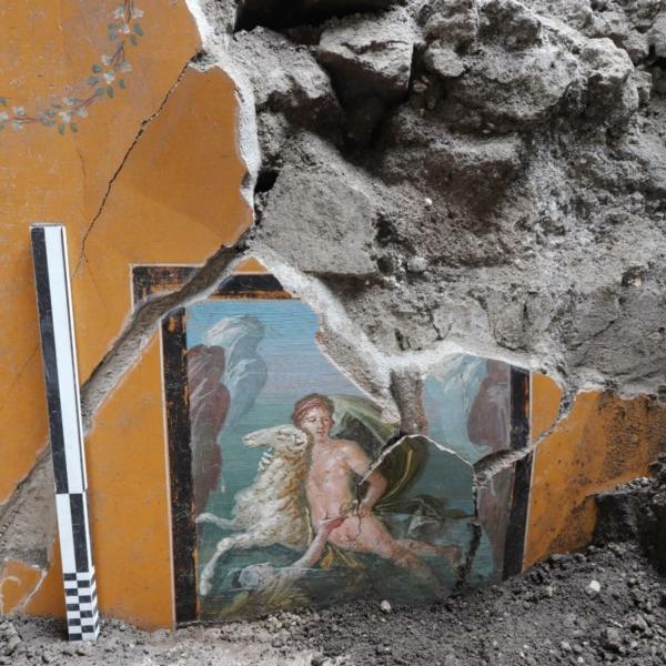 Scavi di Pompei, “Frisso ed Elle”: nuovo affresco scoperto nel parco archeologico