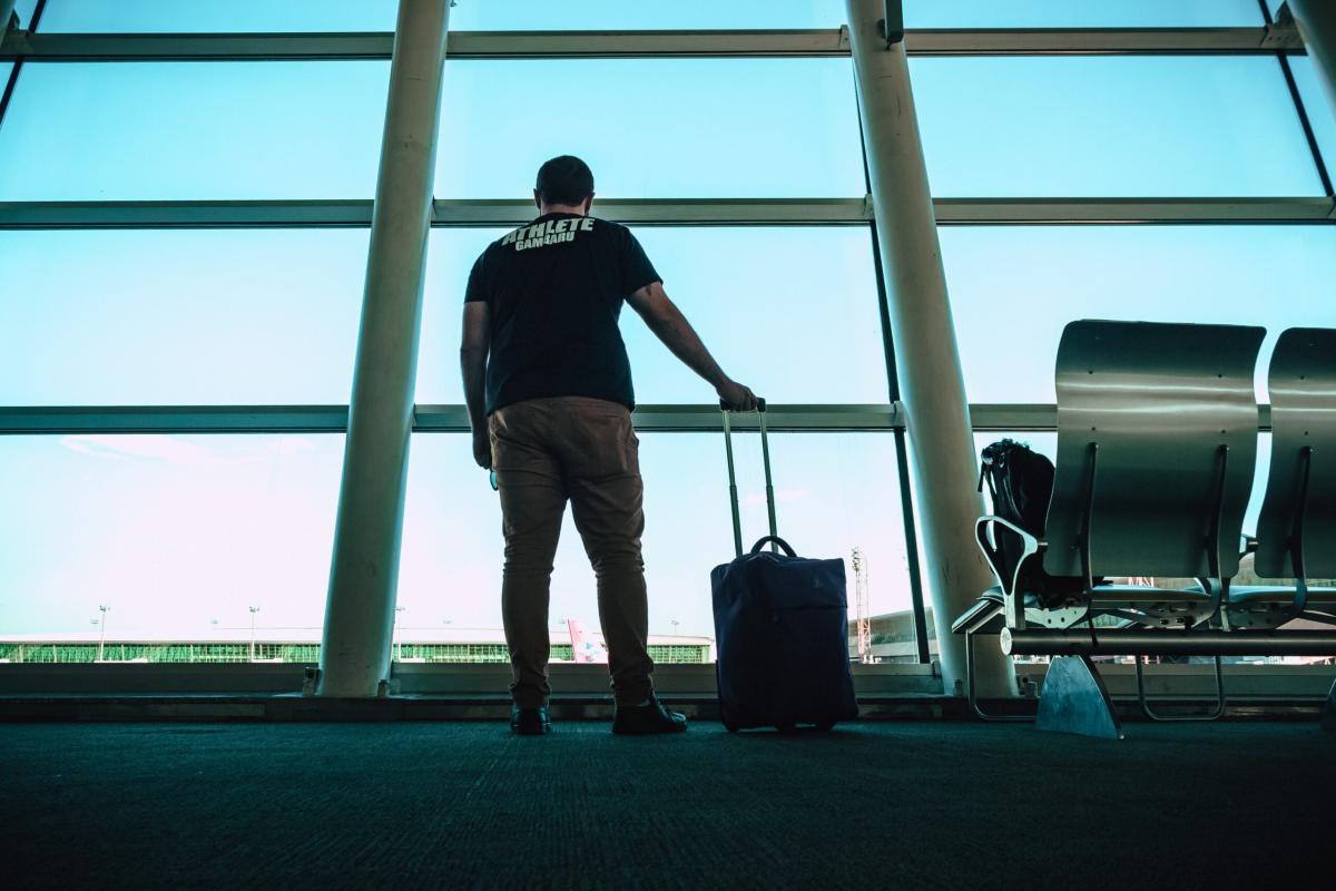 Accolto in aeroporto come fosse un nuovo giocatore ma è un turista:…