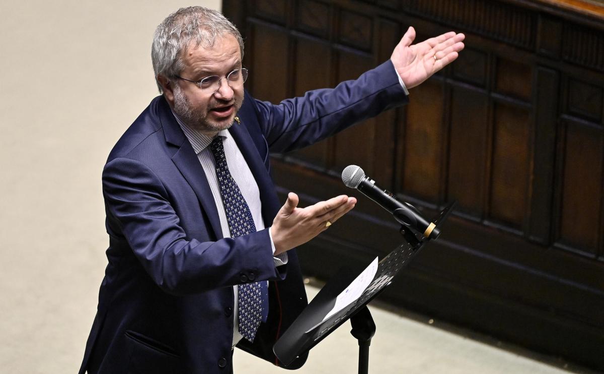 Borghi (Lega) e non solo: perché sta prendendo piede la rivolta contro il referendum facile: “Aboliamo le firme elettroniche” | VIDEO