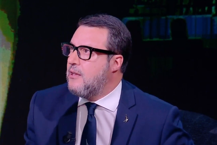 Salvini a “Quarta Repubblica” avvisa i magistrati: “Se uno dei 12 rimpatriati dall’Albania rapina o stupra, chi paga…?”. E attacca l’Albano