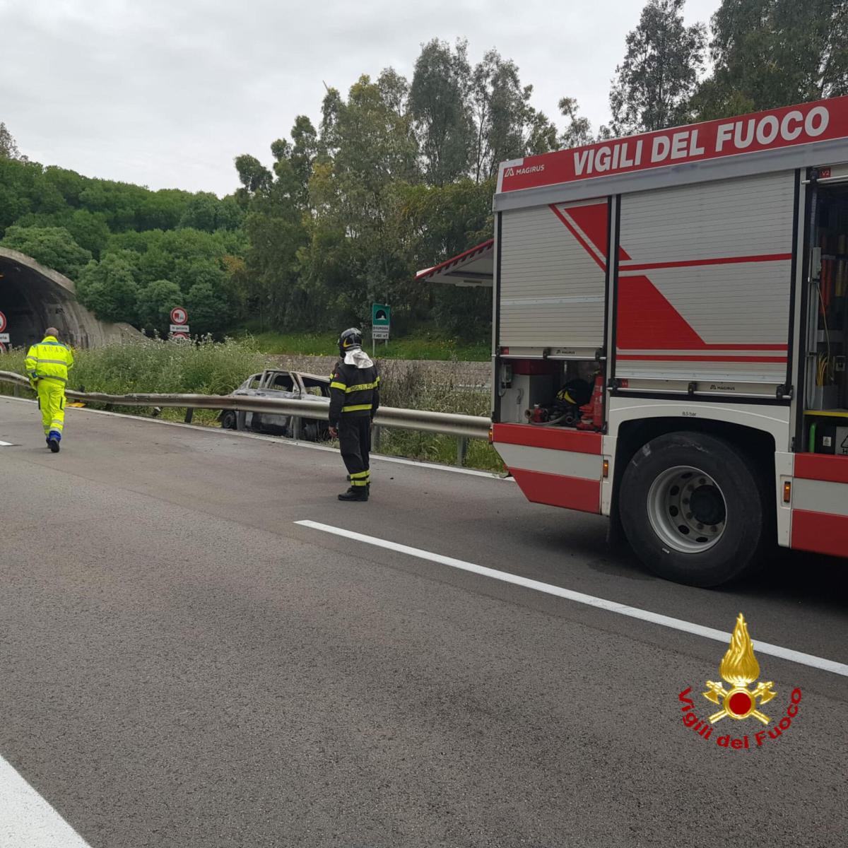 Foggia, camion dei Vigili del Fuoco si scontra con un’auto: morto u…