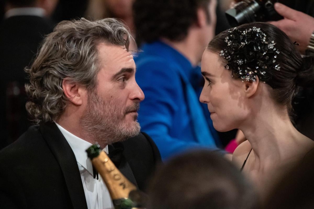 Joaquin Phoenix e Rooney Mara si sono sposati in gran segreto? L’indizio trovato dai fan scatena il gossip