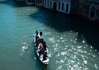 Multati e denunciati i due ragazzi che hanno fatto sci d’acqua sul Canal Grande a Venezia