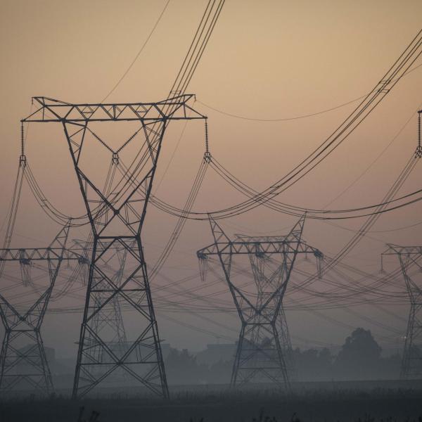 Blackout e consumi alle stelle per ondata di caldo: l’allarme di Consumerismo