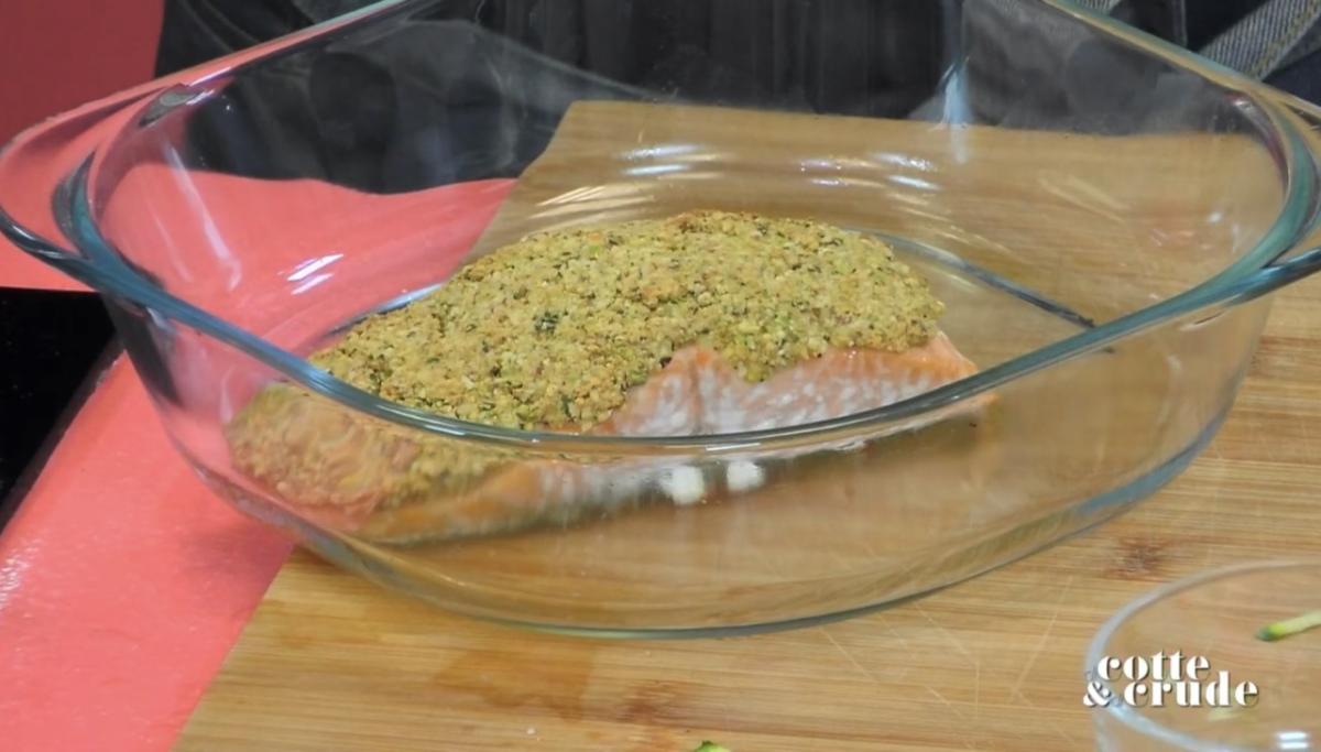 Come fare il salmone in crosta di pistacchi con la video ricetta