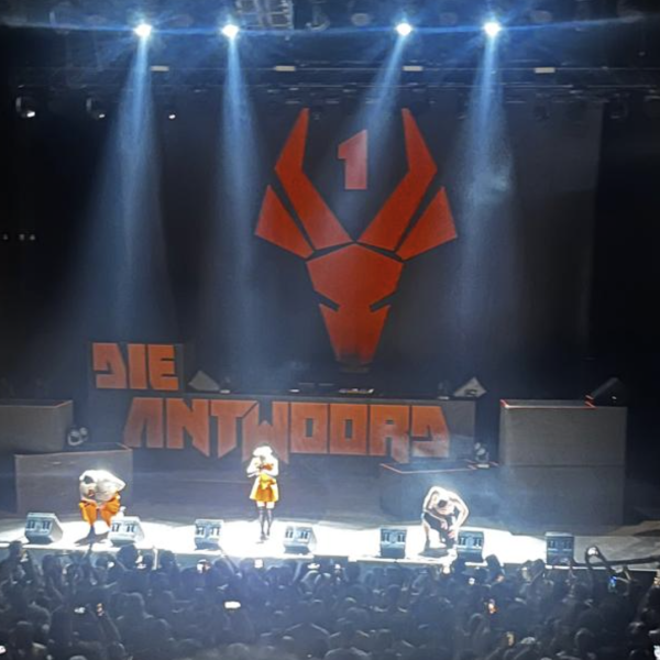 Die Antwoord live a Rock in Roma 2024: il duo sudafricano fa tremare l’Auditorium Parco della Musica | FOTO, VIDEO E SCALETTA