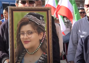 Roma, manifestazione per Mahsa Amini a due anni dalla morte. La leader Giovani iraniani: “Unica soluzione è sostenere la resistenza”