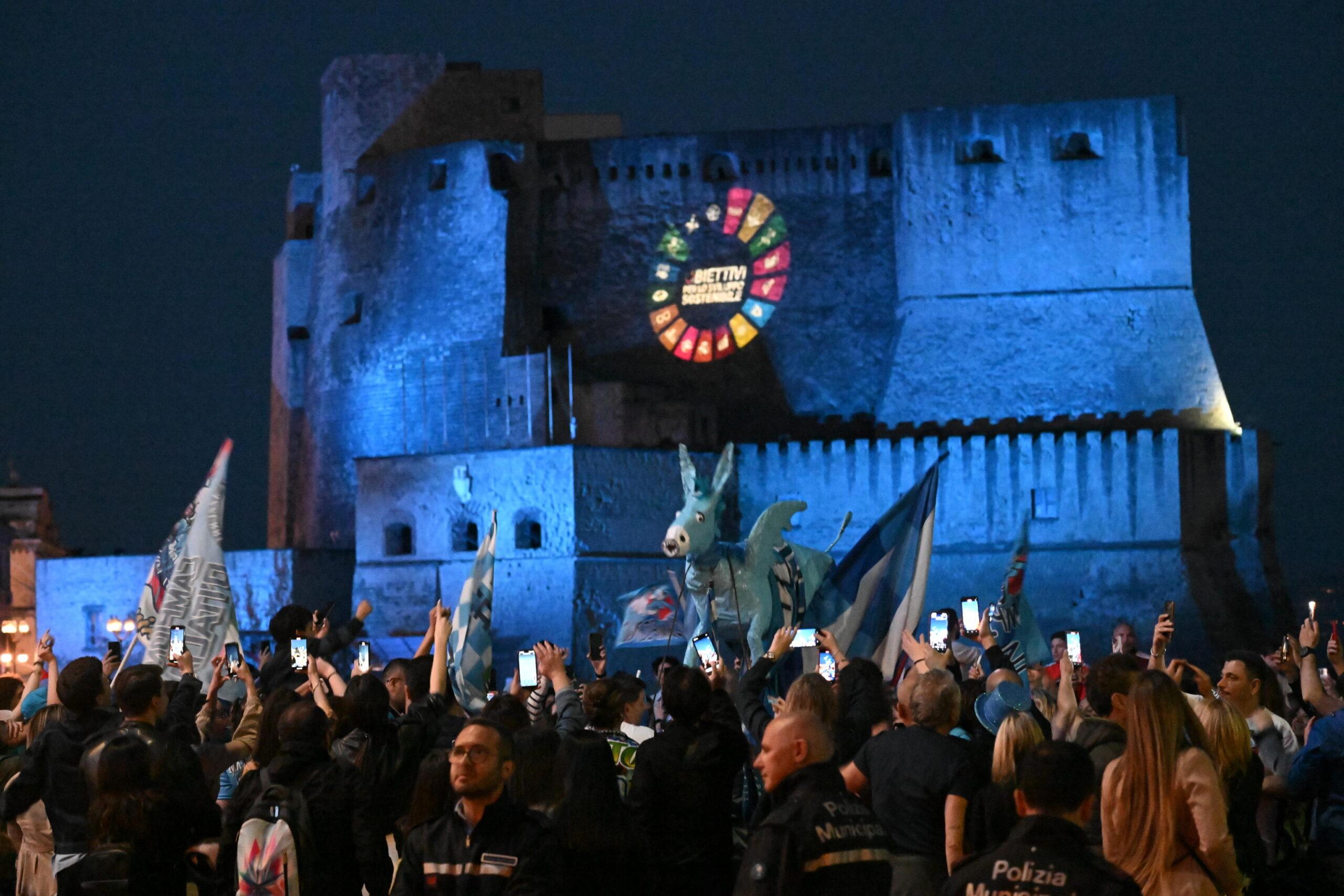 Napoli lo scudetto porta turismo: boom di prenotazioni e ricavi da 30 milioni di euro per la festa azzurra