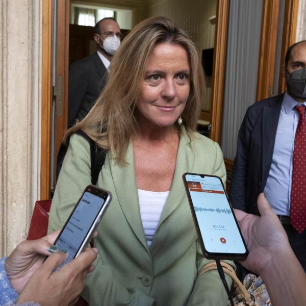 Sanità, Lorenzin: colpo di mano per eliminare indipendenza Aifa