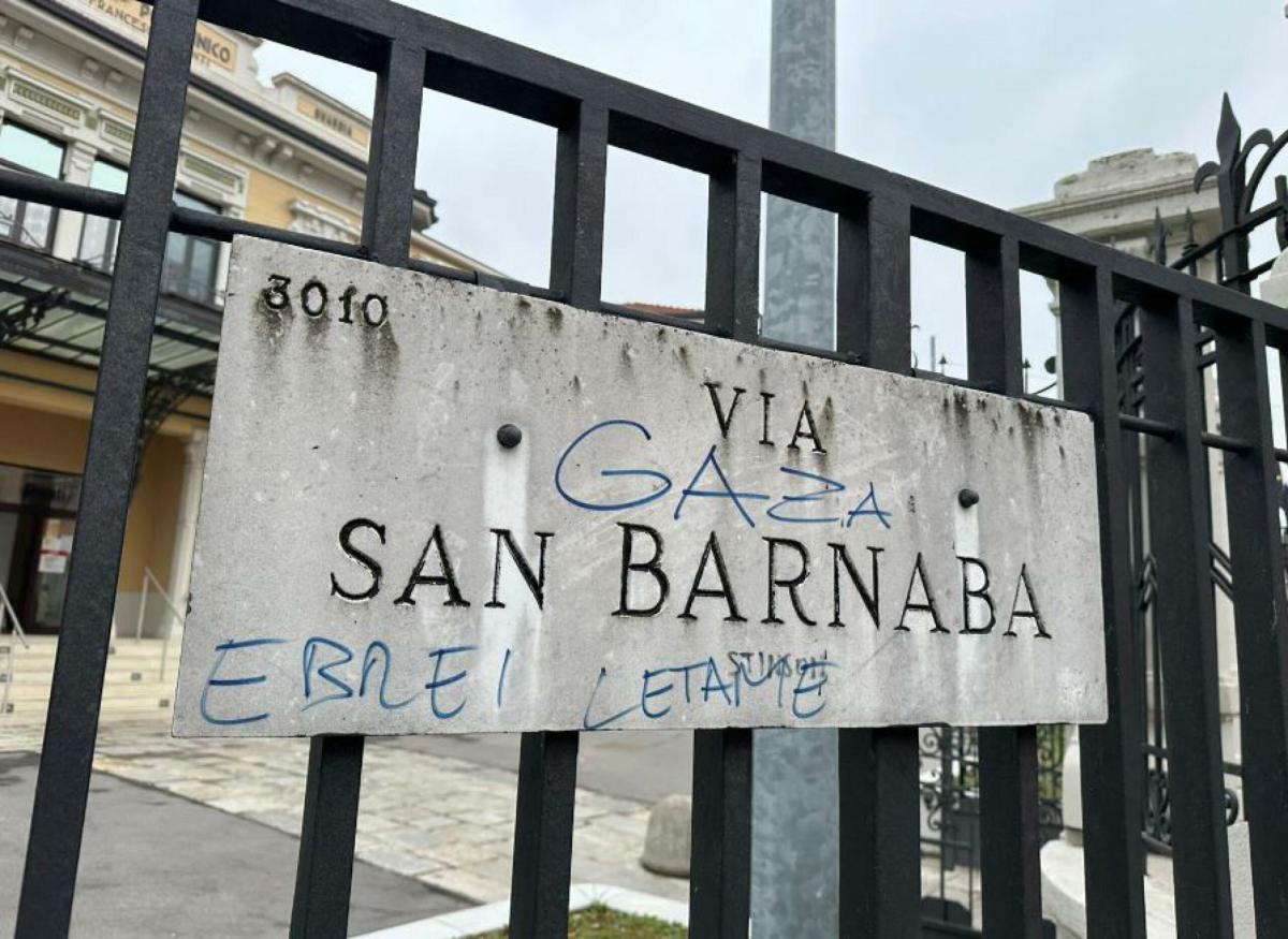 Milano, scritte antisemite vicino alla sinagoga di via San Barnaba: “Via Gaza, ebrei letame”