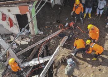 Indonesia, ondata anomala di maltempo su tutto il Paese: 41 morti e 71 dispersi | VIDEO