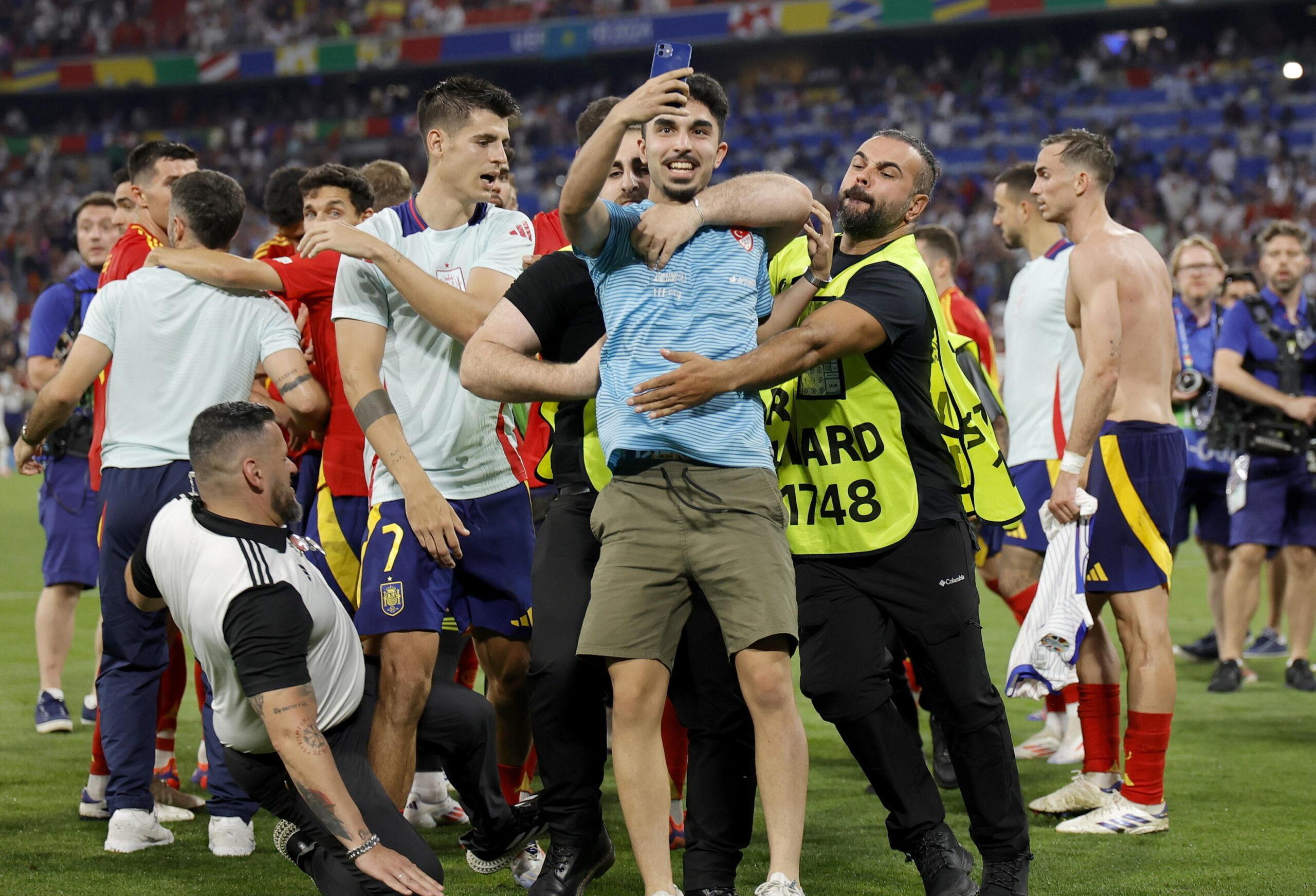 Euro 2024, come sta Morata dopo l’infortunio causato da uno steward al termine di Spagna-Francia? Gioca la finale?