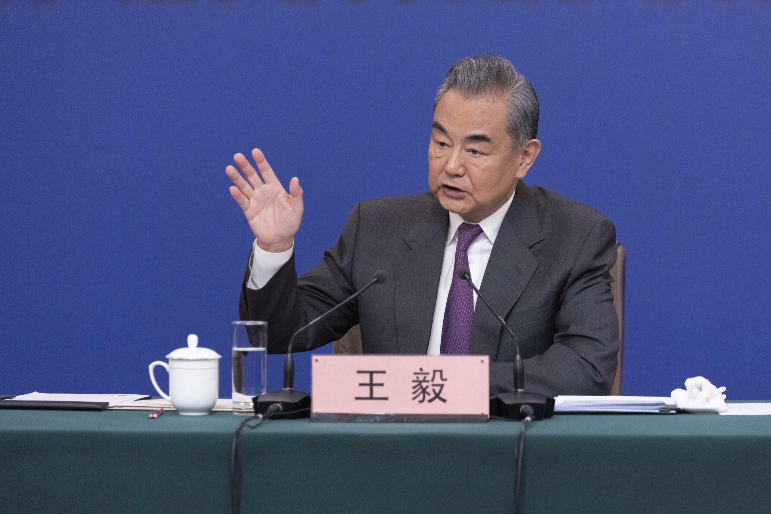 Cina, Congresso nazionale del popolo: ministro Wang Yi appoggia conferenza di pace tra Russia e Ucraina. Su Gaza: “Palestina entri nell’Onu”