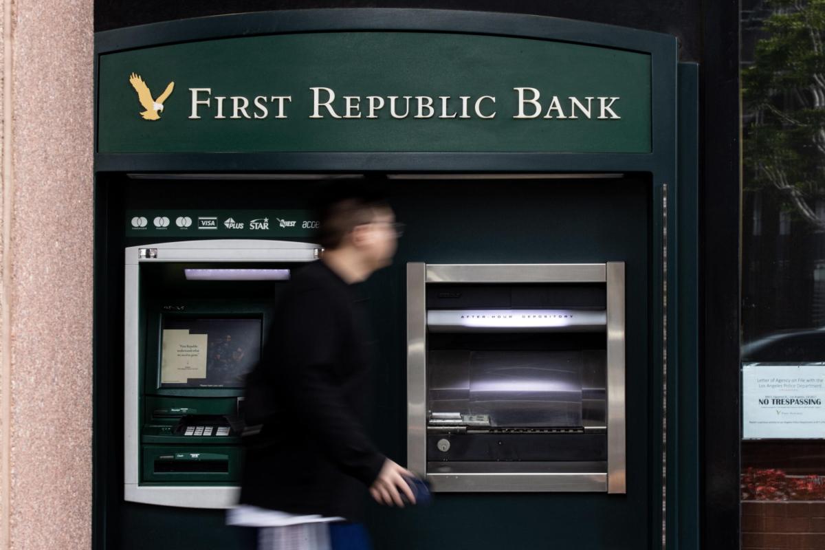 Crolla la First Republic Bank, calo di 100 miliardi di dollari nei …