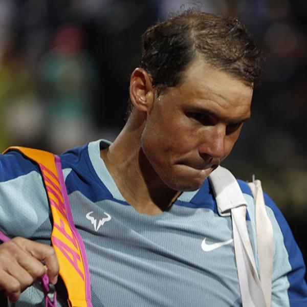 Roland Garros 2022, Nadal batte Djokovic ma protesta: “Non si può giocare così tardi”