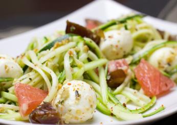 Cosa cucinare in alternativa alla pasta? Prova gli spaghetti di zucchine