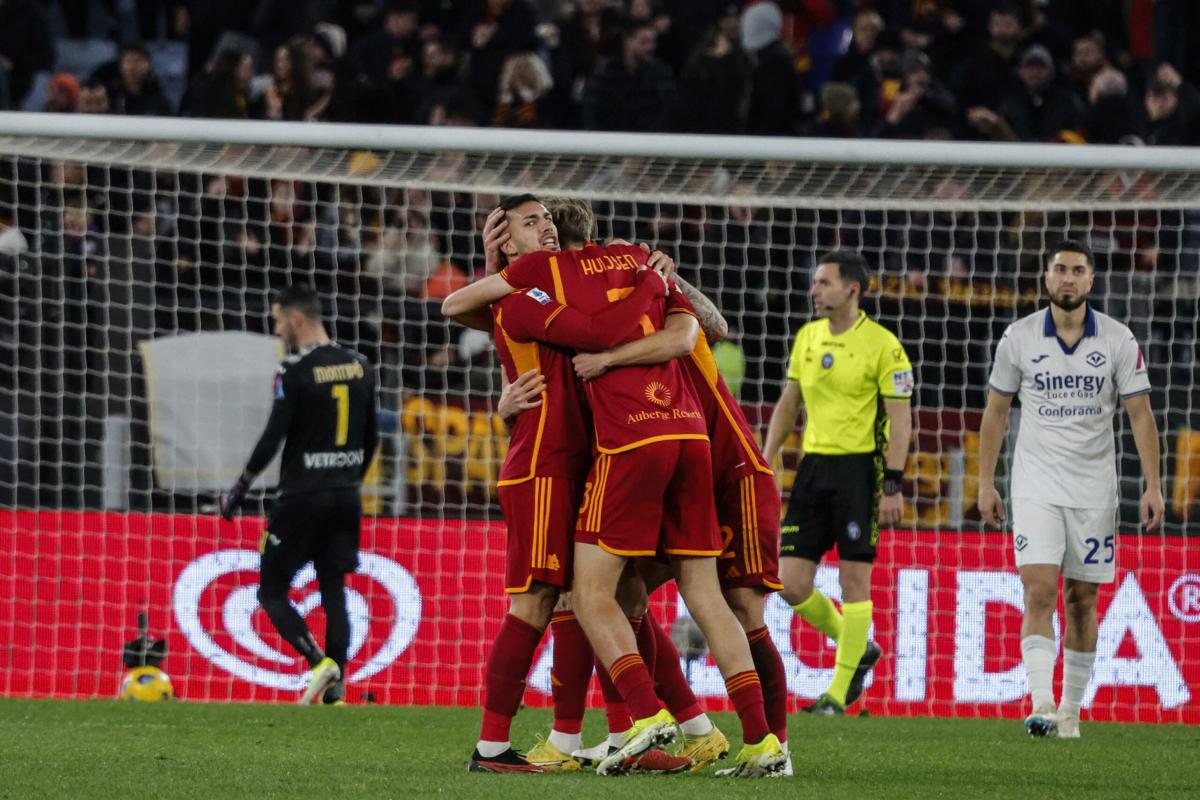 Roma – Verona 2-1 pagelle:  giallorossi vincenti alla prima di De Rossi, ma che sofferenza nel finale